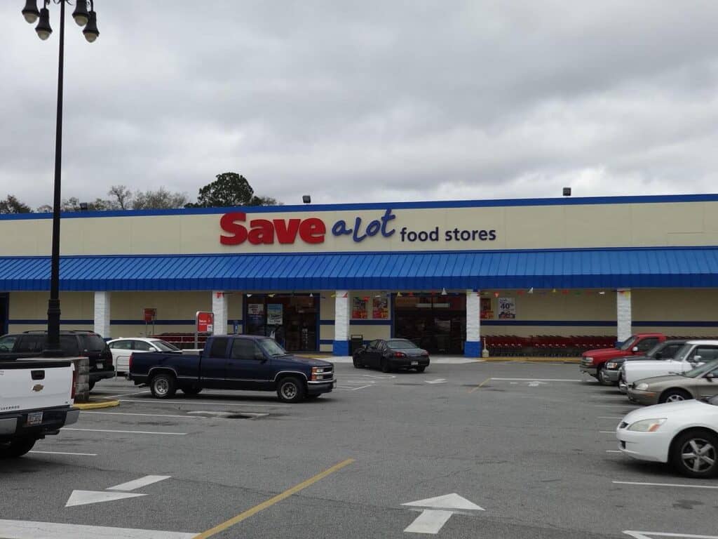 Save-A-Lot Grocery Store (Photo by Michael Rivera)